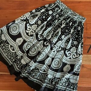 🦊 Black and White Midi A-Line Skirt with Tiered Design